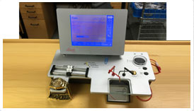 浪琴维修师傅开始预检工作